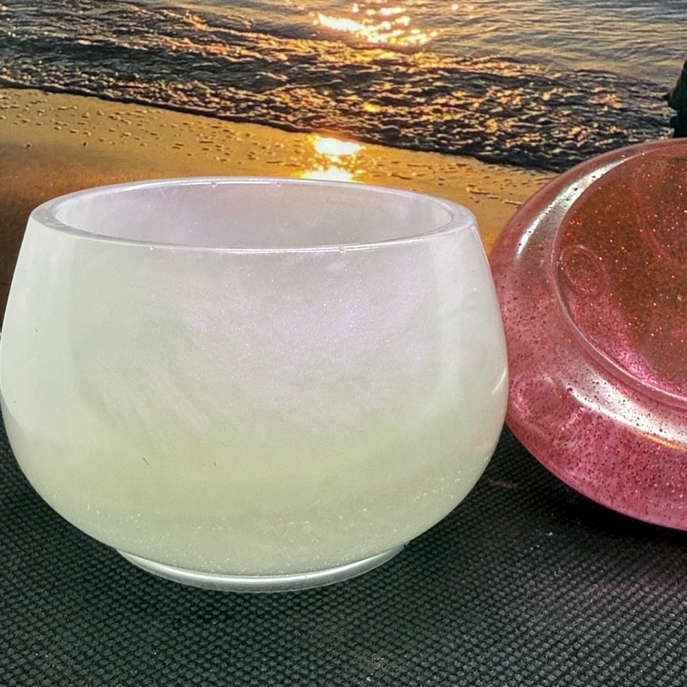 Elegant Pink and White Resin Mushroom Accent - Picture 3 of 7